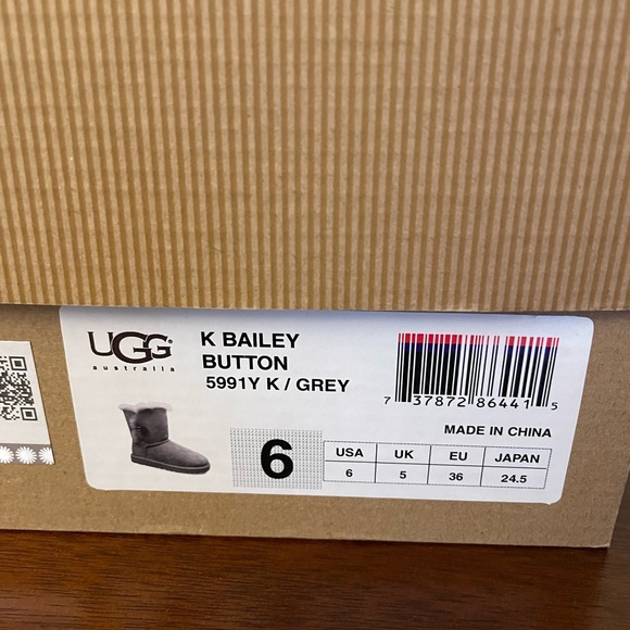 Authentic UGG Bailey Button Boots, Gray Size 6 - Picture 2 of 15